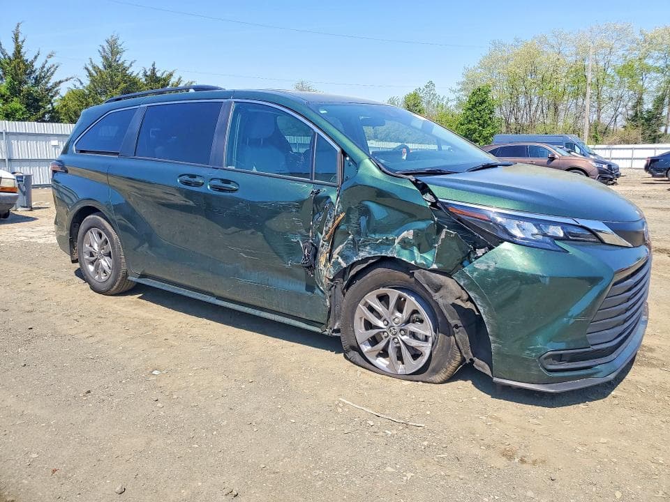 2025 TOYOTA SIENNA LE 4