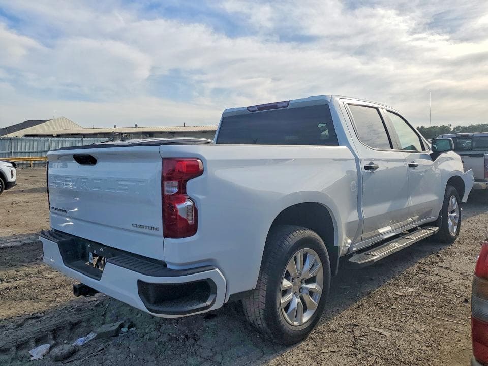2024 CHEVROLET SILVERADO K1500 CUSTOM 3