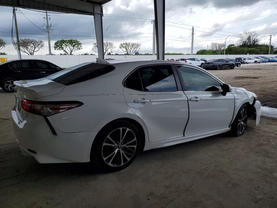 2019 TOYOTA CAMRY SE 3