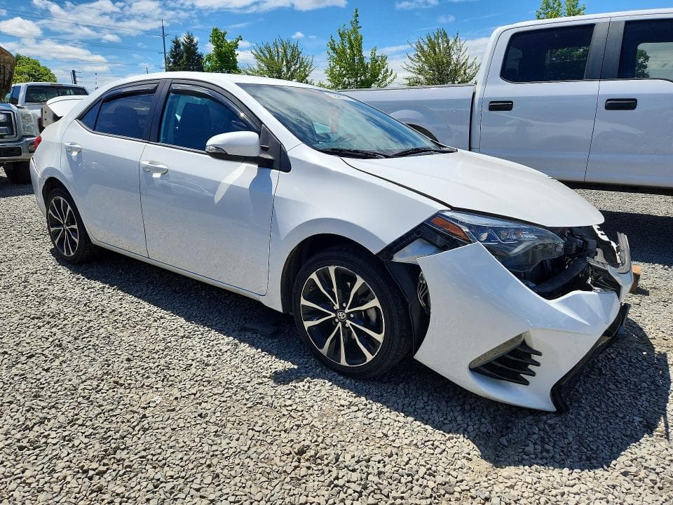 2017 TOYOTA COROLLA SE 4