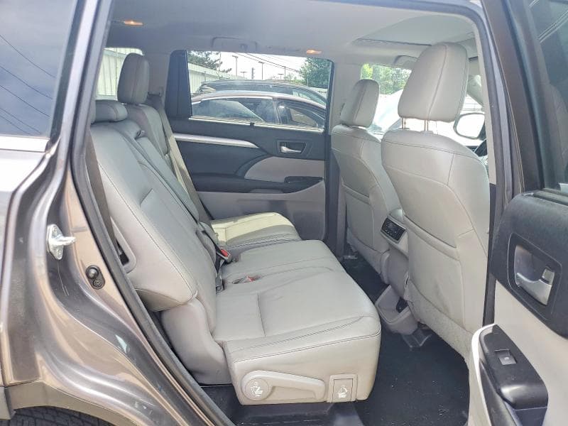 2017 TOYOTA HIGHLANDER XLE 11