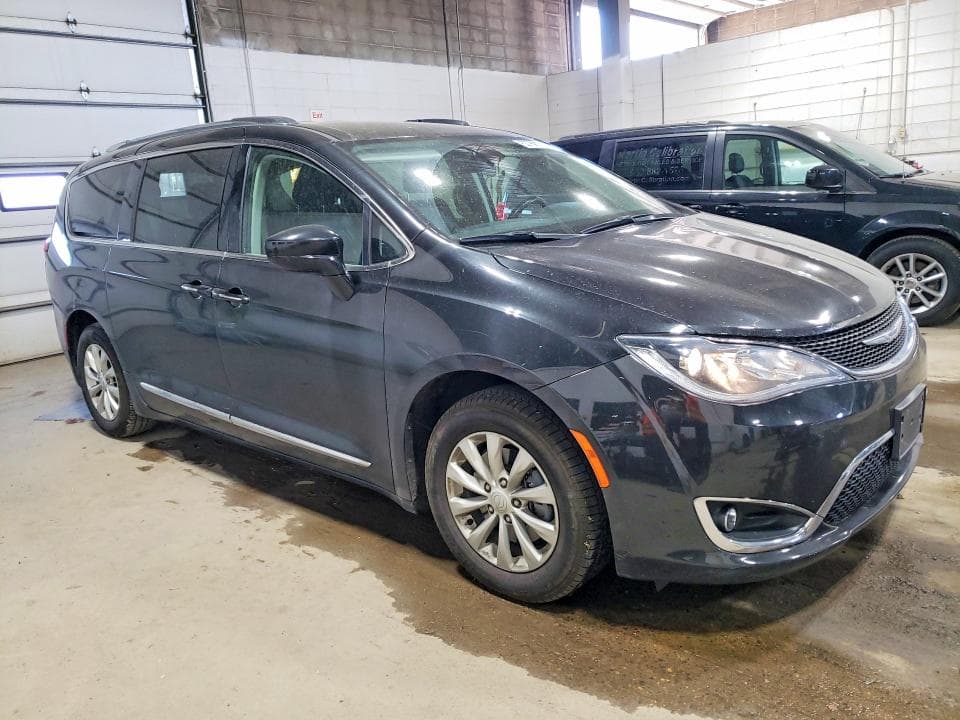 2019 CHRYSLER PACIFICA TOURING L 4