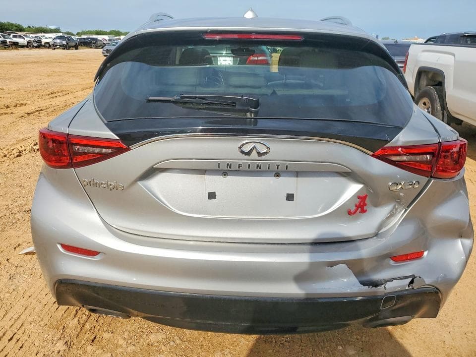 2019 INFINITI QX30 LUXE 6