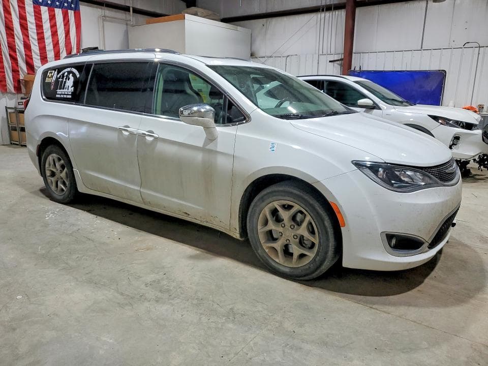 2018 CHRYSLER PACIFICA LIMITED 4