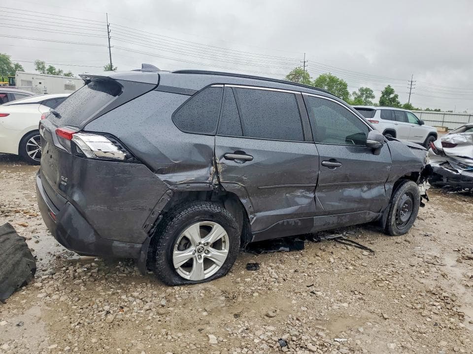2020 TOYOTA RAV4 XLE 3