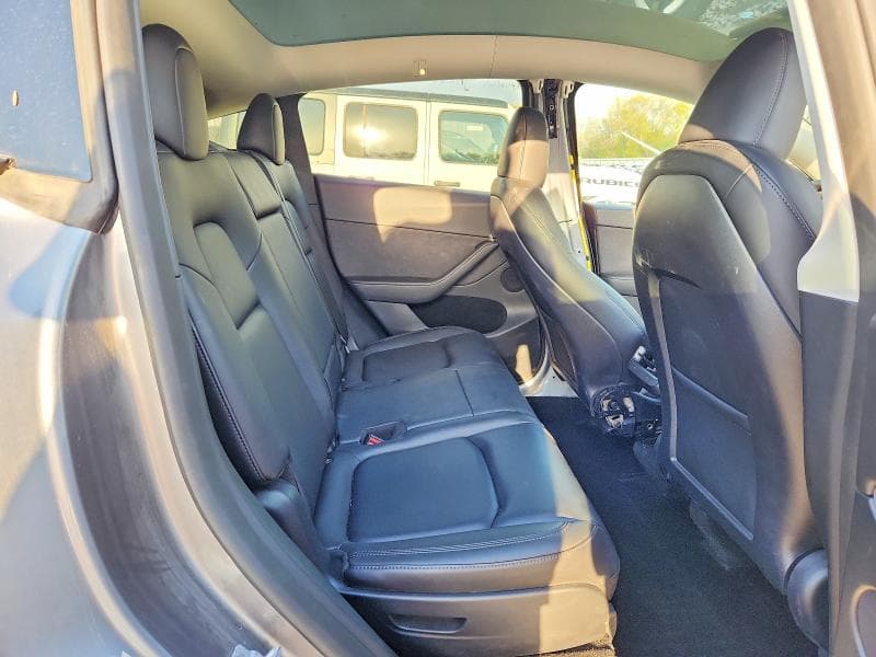 2024 TESLA MODEL Y 10