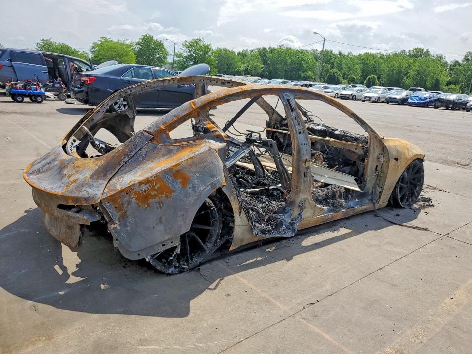 2025 TESLA MODEL 3 3