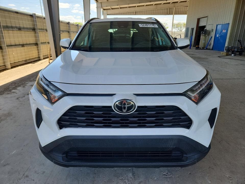 2022 TOYOTA RAV4 XLE 5