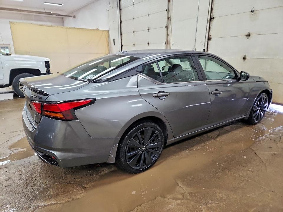2022 NISSAN ALTIMA SR 3
