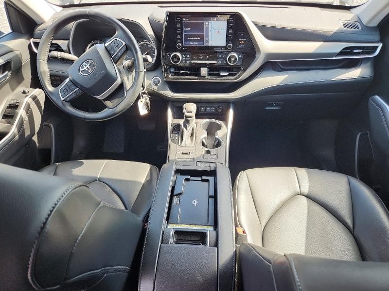 2022 TOYOTA HIGHLANDER XLE 8