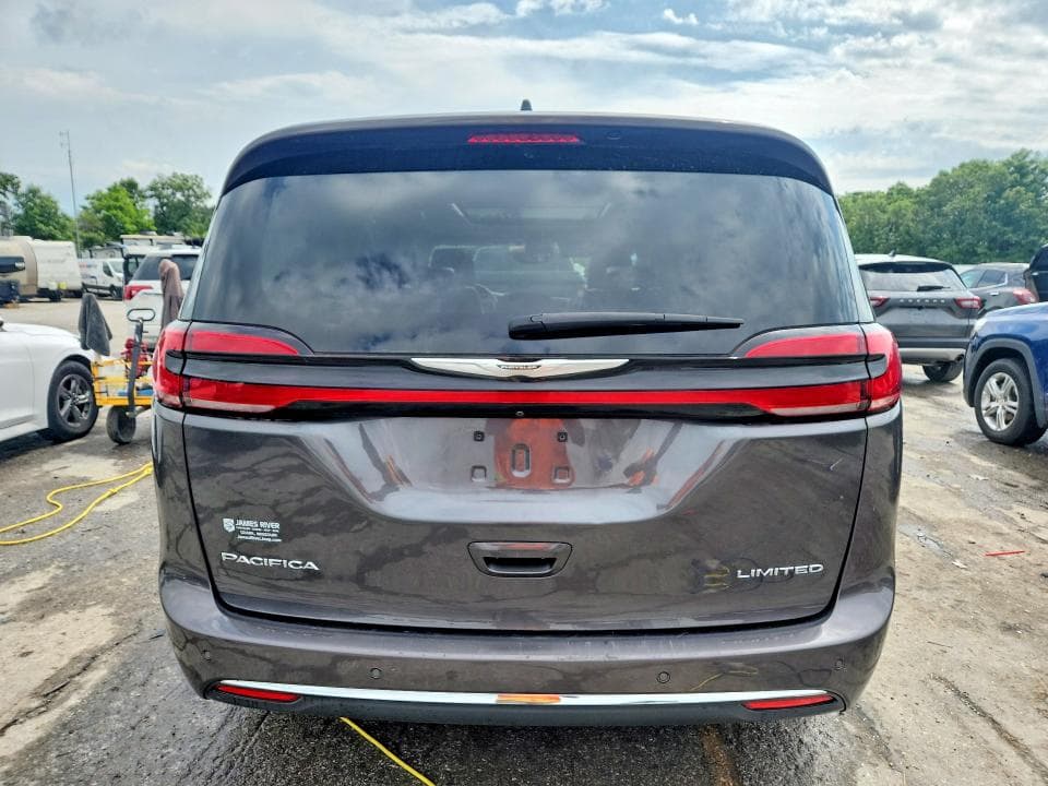 2023 CHRYSLER PACIFICA LIMITED 6