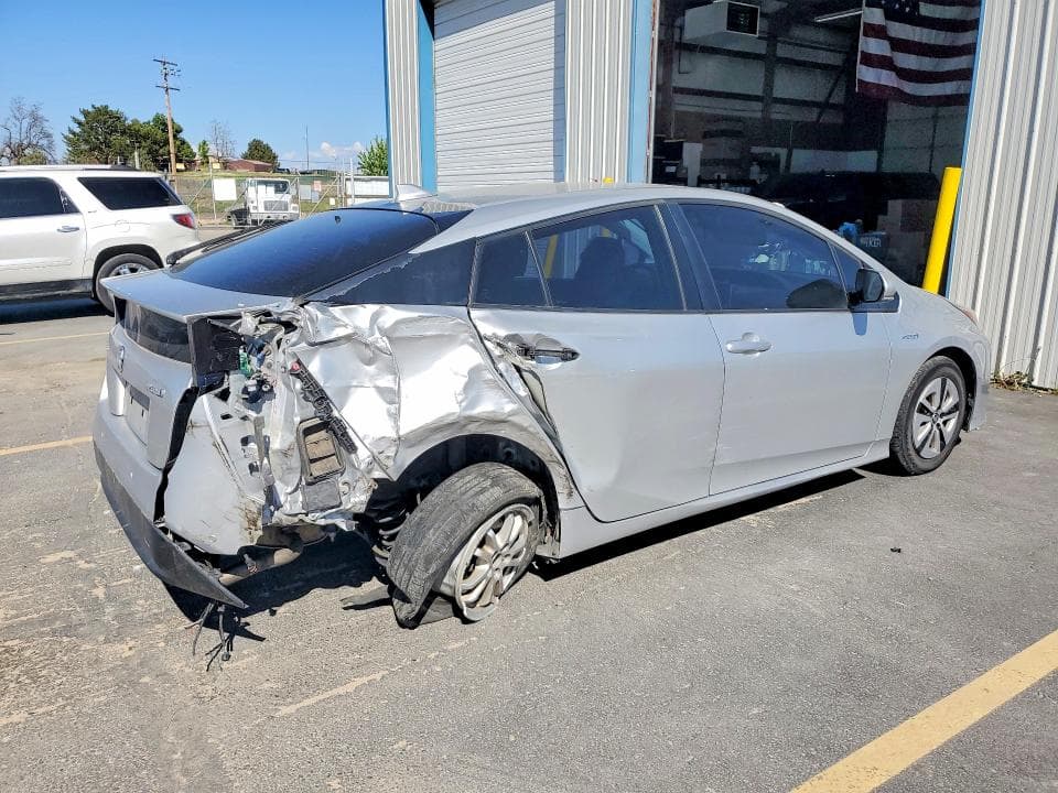 2017 TOYOTA PRIUS THREE 3