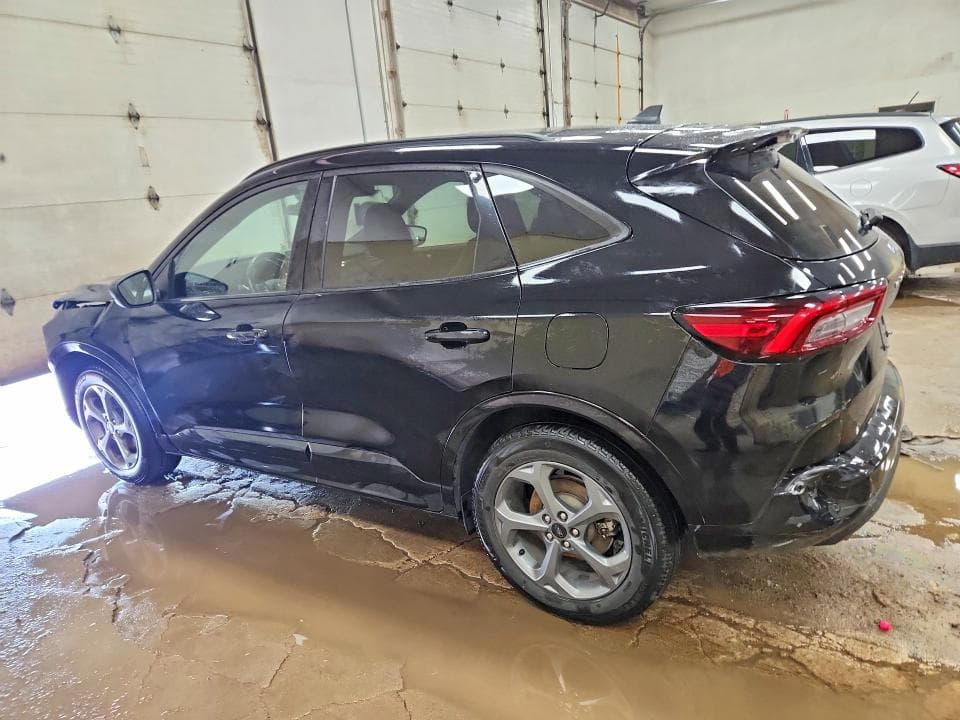 2023 FORD ESCAPE ST LINE 2