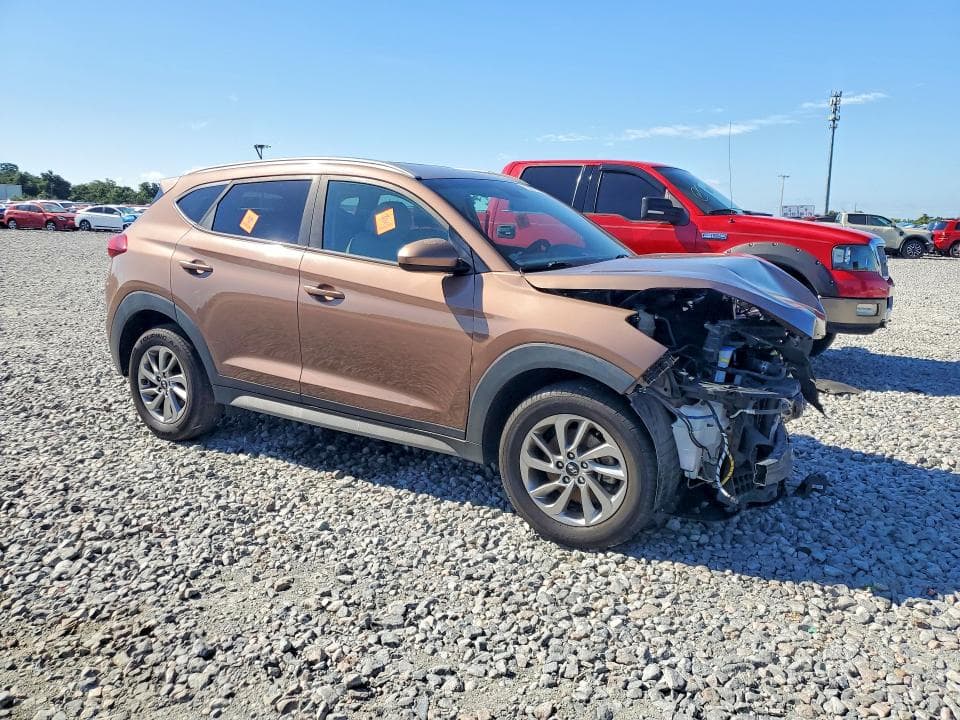 2017 HYUNDAI TUCSON SE 4