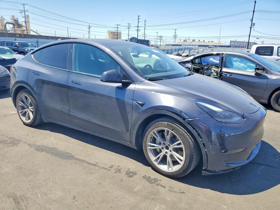 2024 TESLA MODEL Y 4