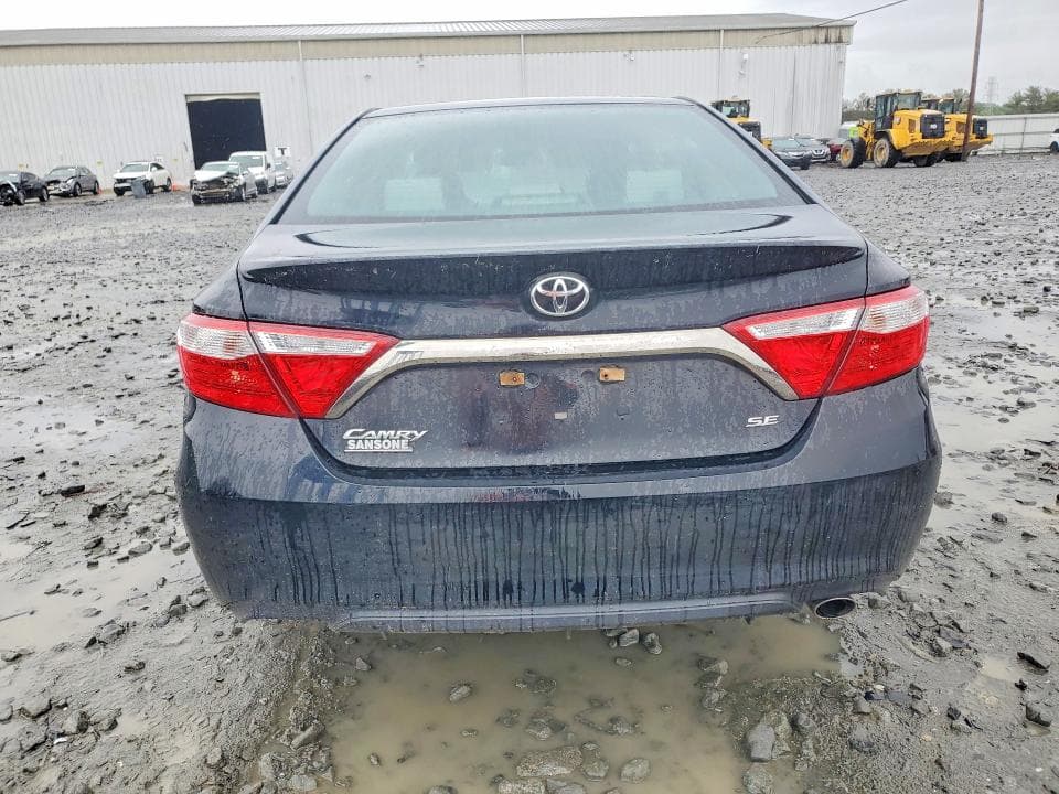 2017 TOYOTA CAMRY SE 6