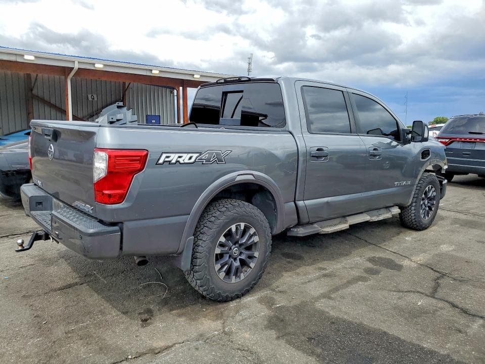 2017 NISSAN TITAN PRO-4X 3