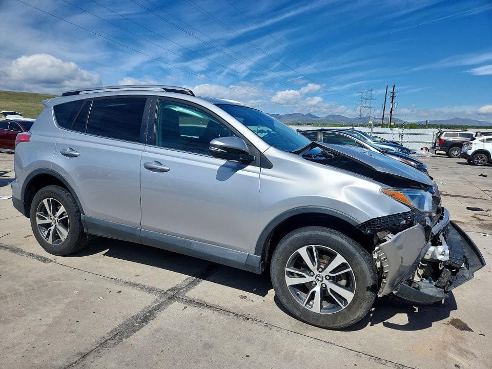 2017 TOYOTA RAV4 XLE 4