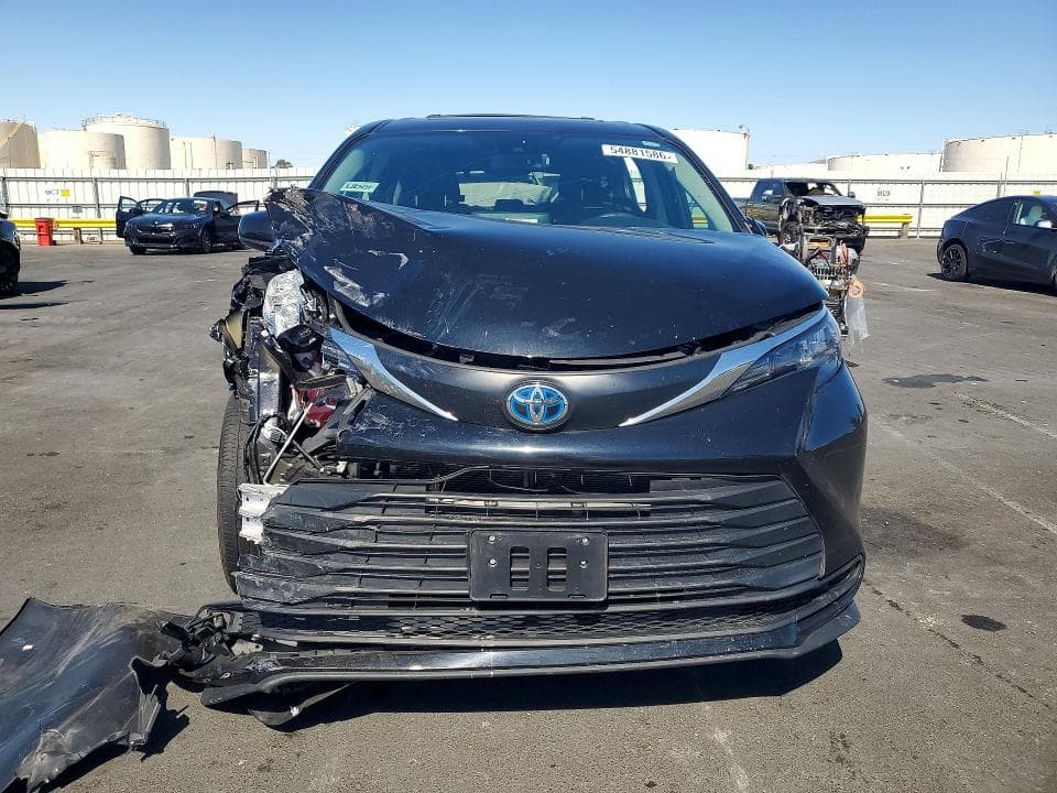 2024 TOYOTA SIENNA LE 5