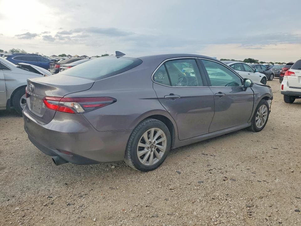 2022 TOYOTA CAMRY LE 3