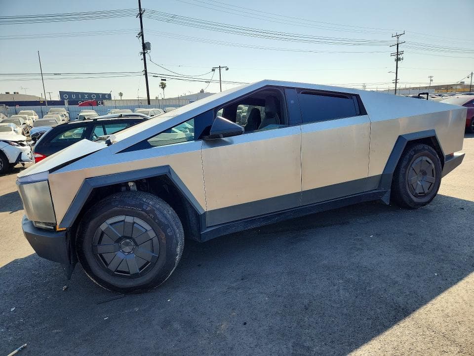 2025 TESLA CYBERTRUCK - 1
