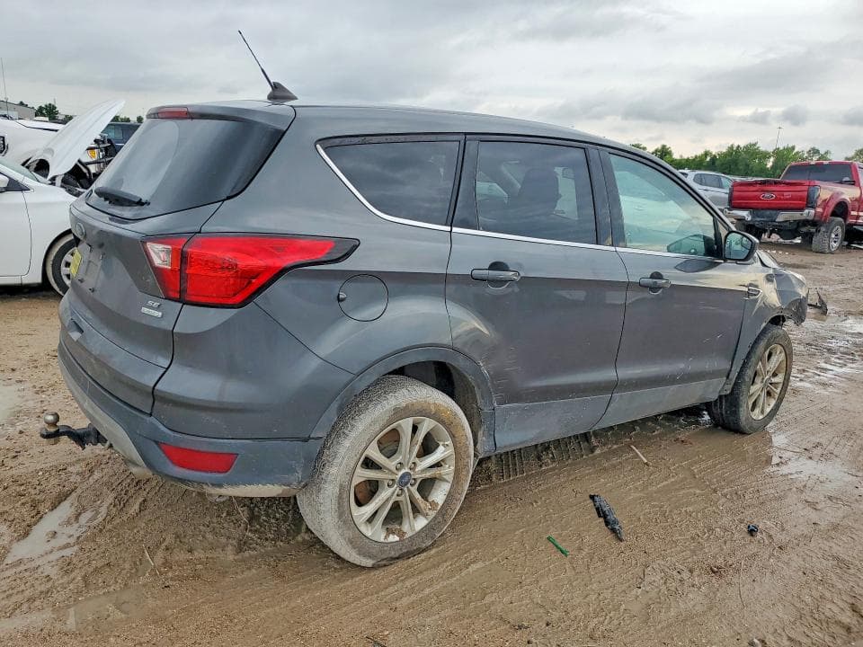 2019 FORD ESCAPE SE 3