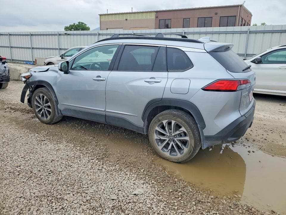 2024 TOYOTA COROLLA CROSS XLE 2