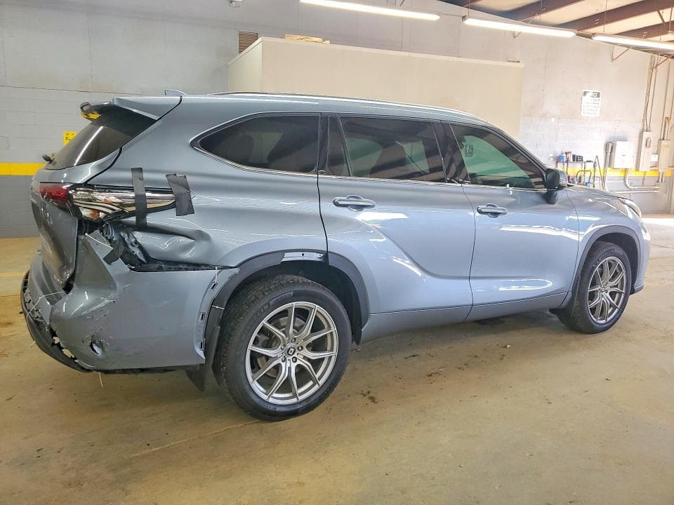 2020 TOYOTA HIGHLANDER XLE 3
