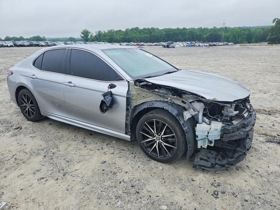 2022 TOYOTA CAMRY SE 4