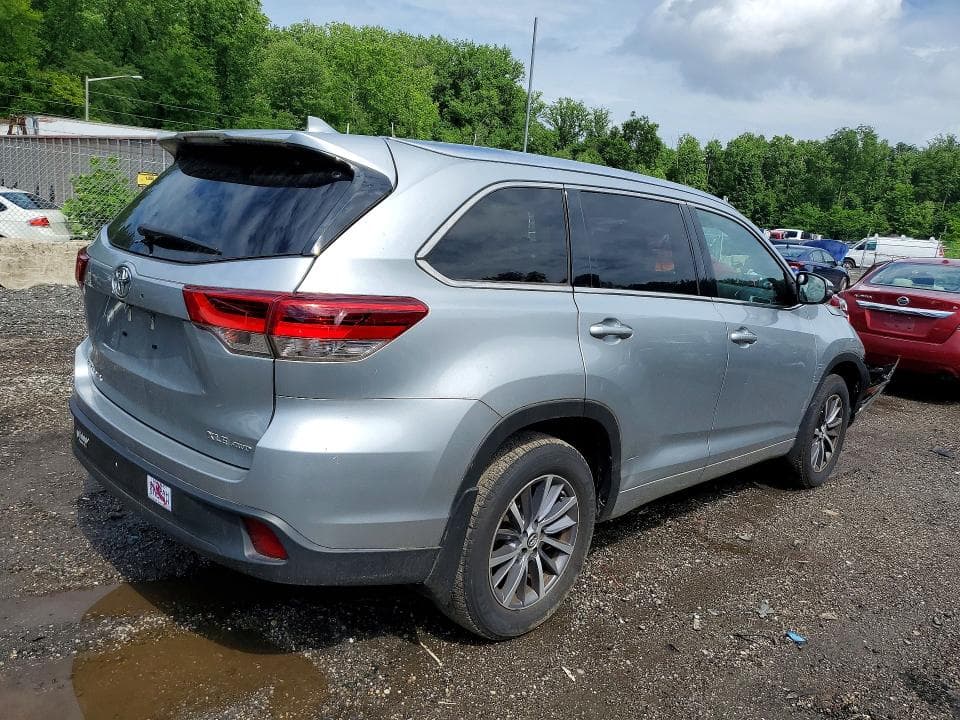 2018 TOYOTA HIGHLANDER XLE 3