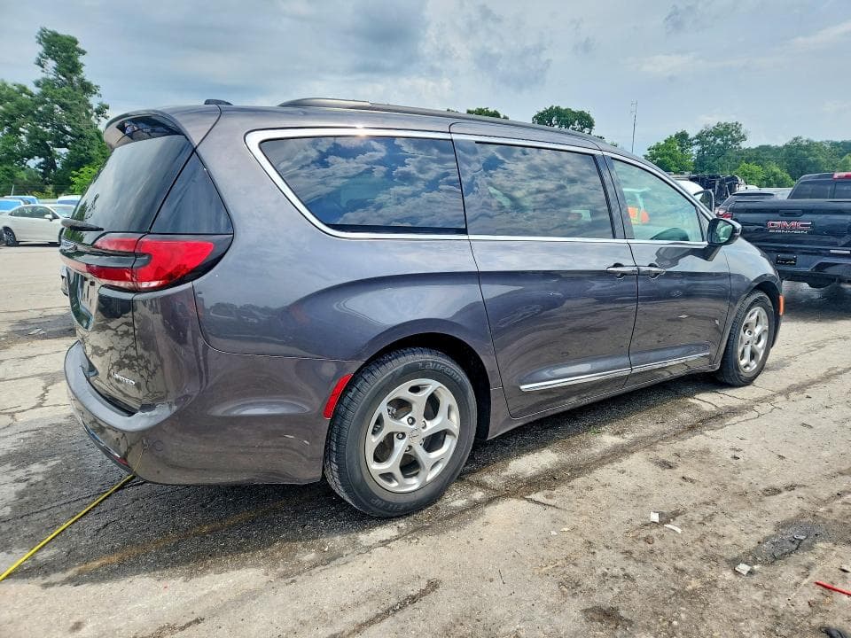 2023 CHRYSLER PACIFICA LIMITED 3