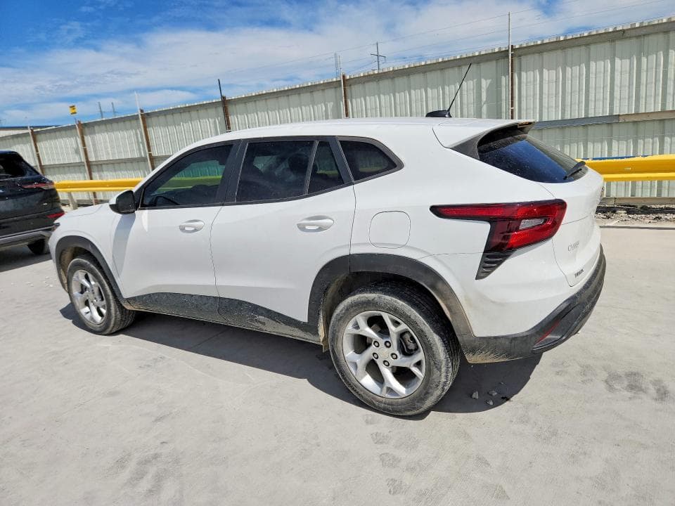 2025 CHEVROLET TRAX LS 2