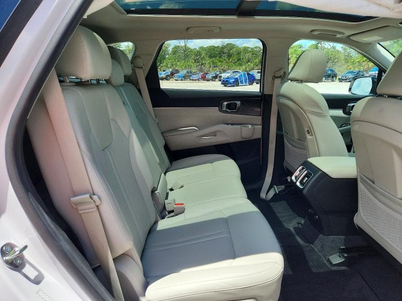 2023 KIA SORENTO S 11