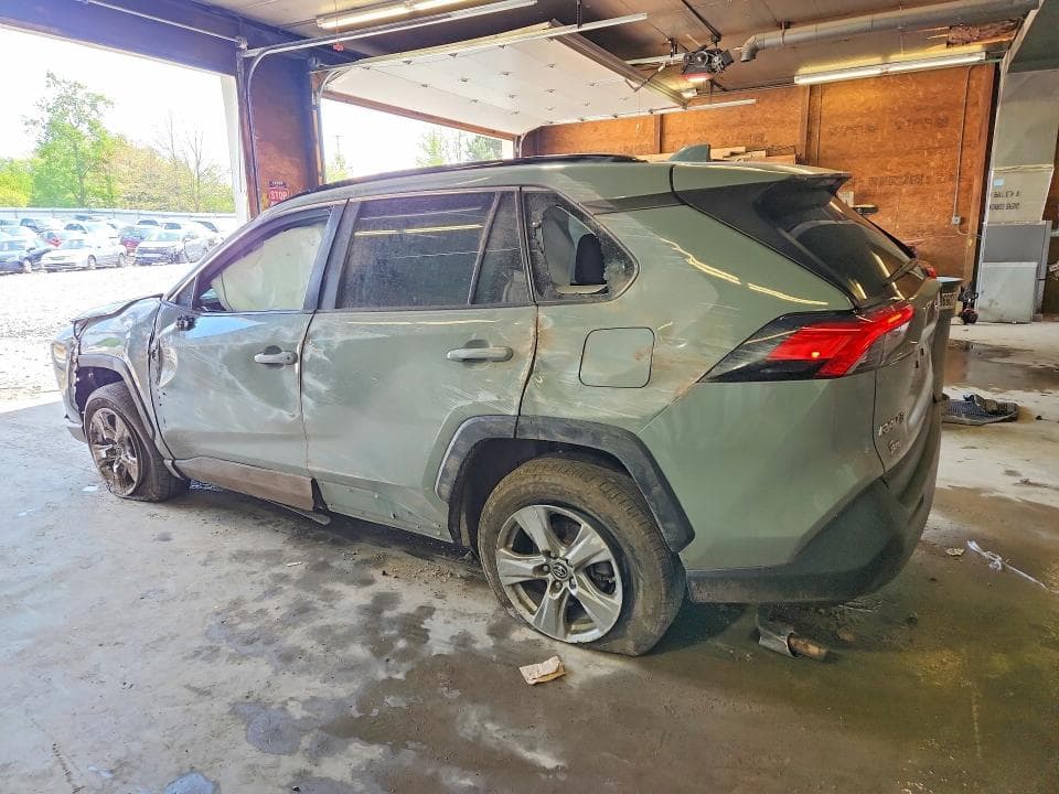 2019 TOYOTA RAV4 XLE 2