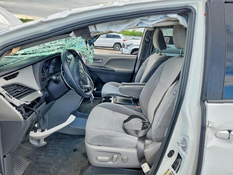 2018 TOYOTA SIENNA LE 7