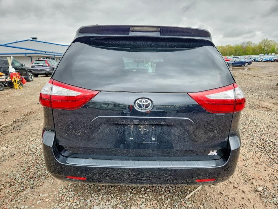2017 TOYOTA SIENNA LE 6