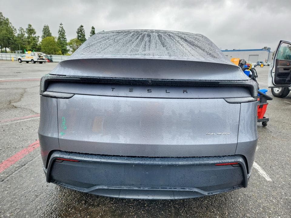2026 TESLA MODEL Y 6