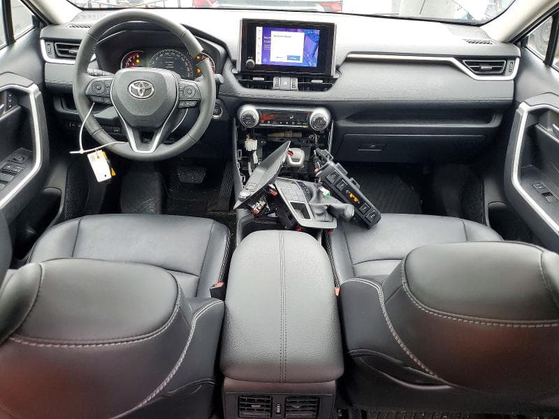2023 TOYOTA RAV4 XLE 8