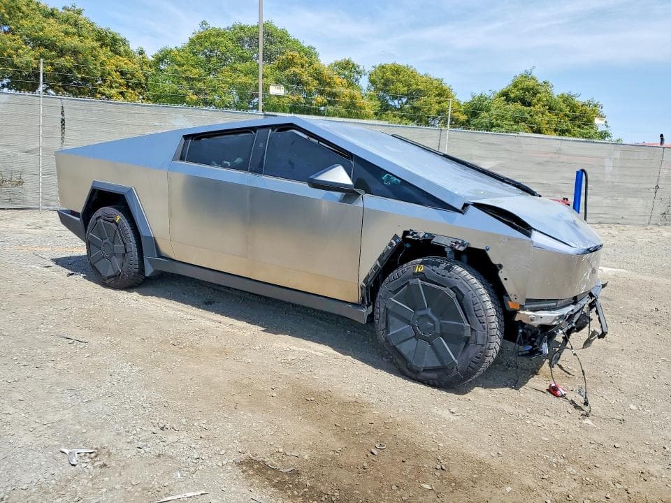 2024 TESLA CYBERTRUCK 4