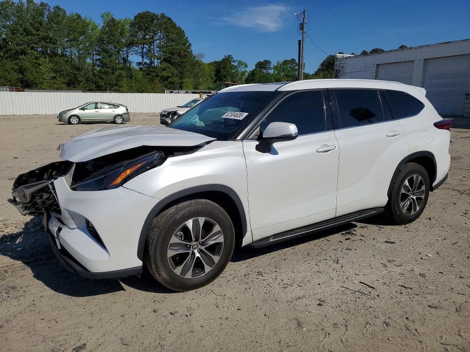 2022 TOYOTA HIGHLANDER XLE - 1