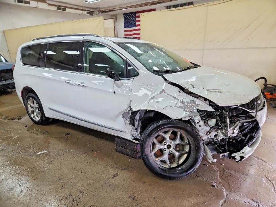 2019 CHRYSLER PACIFICA LIMITED 4