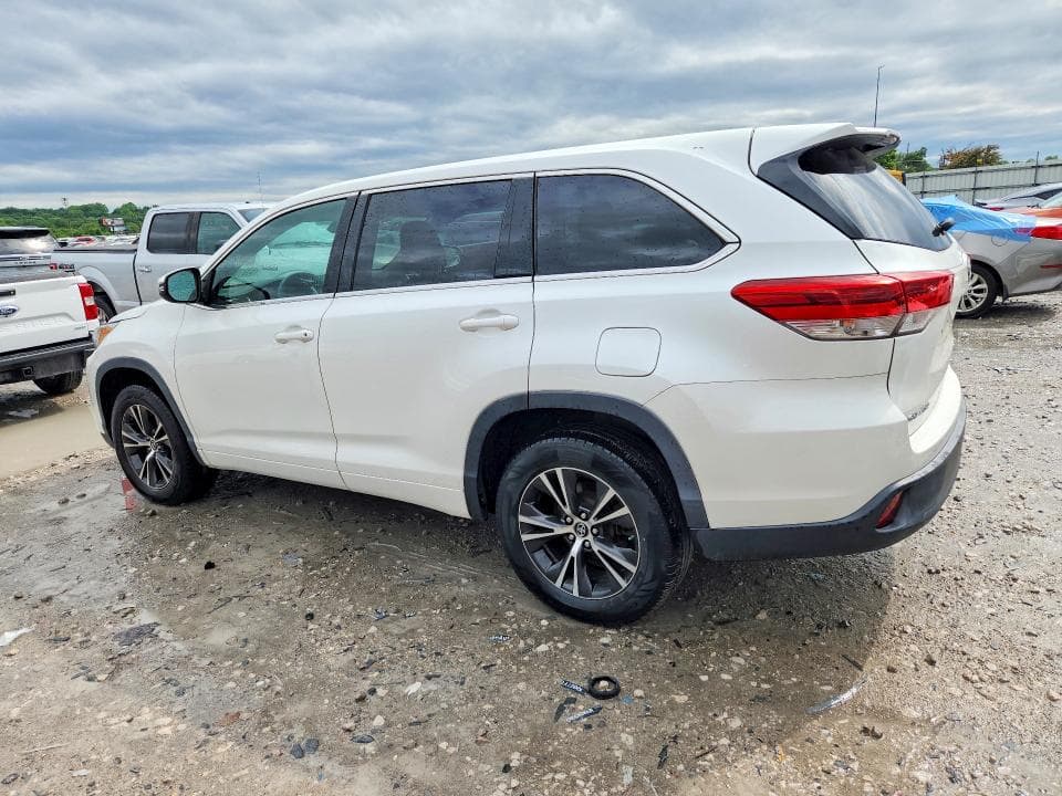 2018 TOYOTA HIGHLANDER LE 2