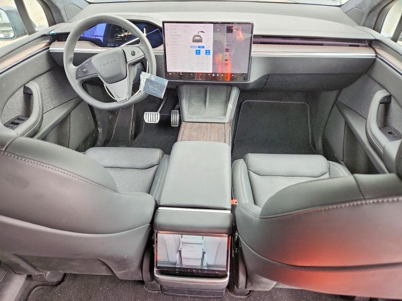 2025 TESLA MODEL X 8