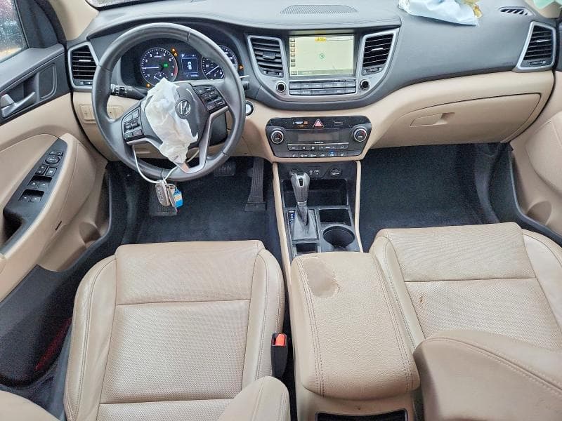 2017 HYUNDAI TUCSON SE PLUS 8