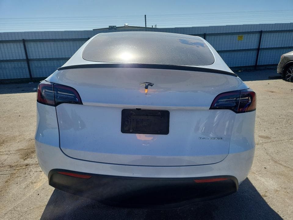 2024 TESLA MODEL Y 6