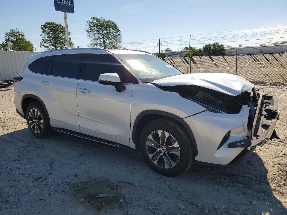 2022 TOYOTA HIGHLANDER XLE 4