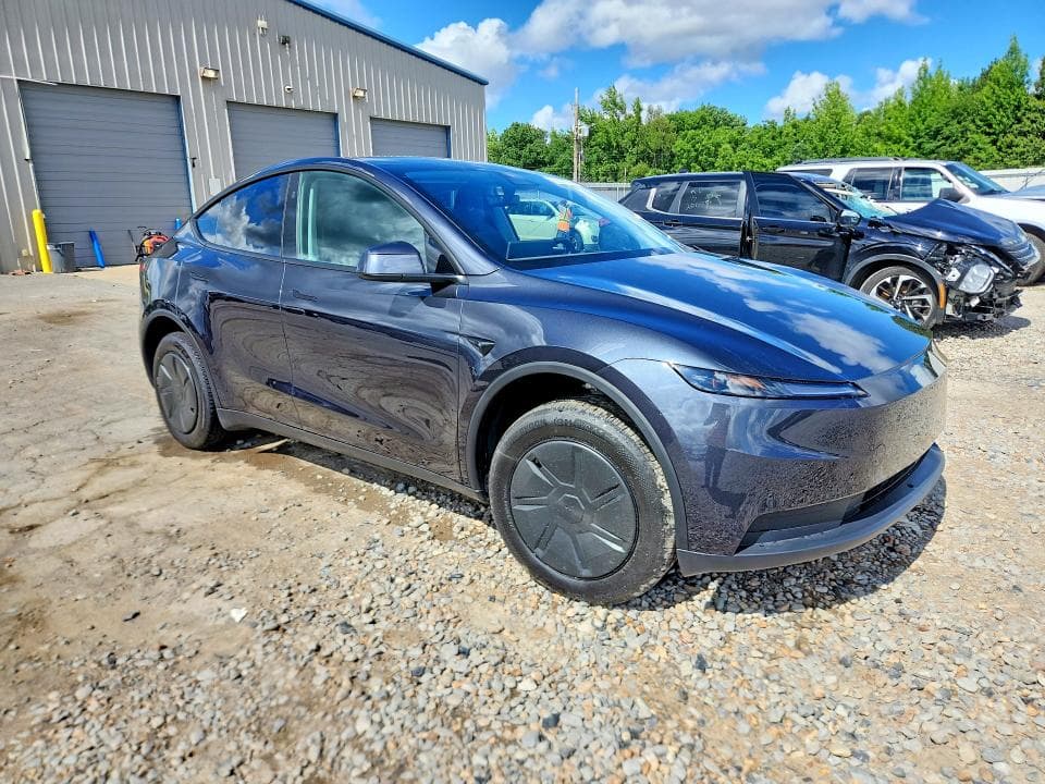 2026 TESLA MODEL Y 4