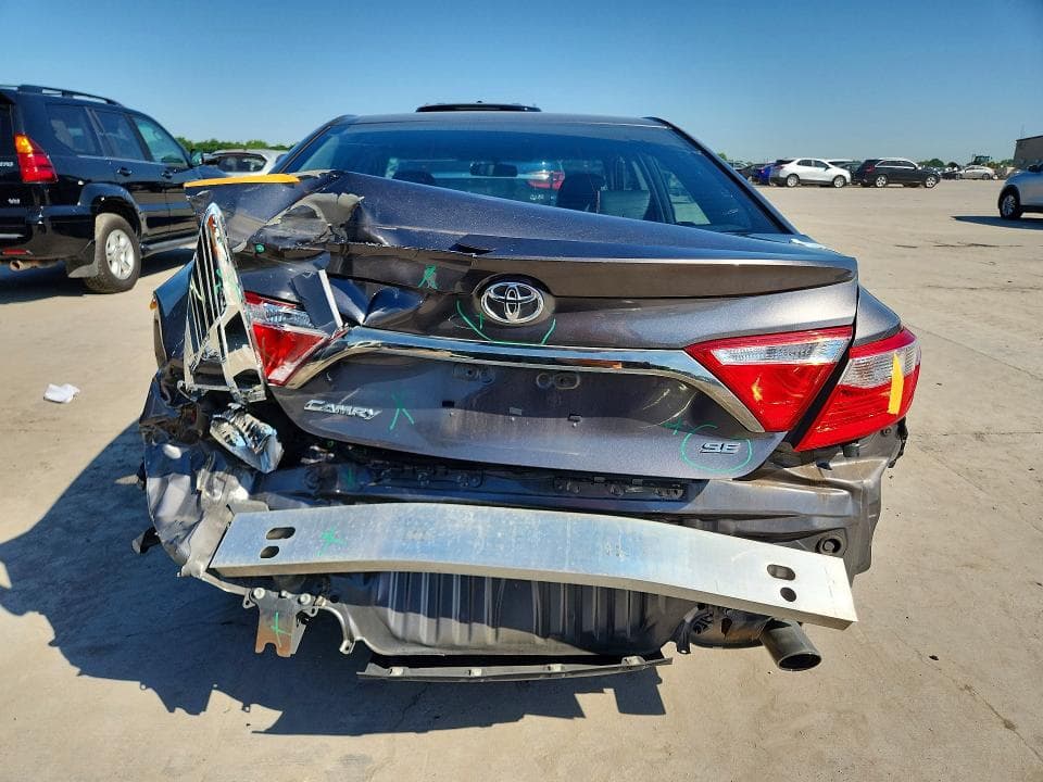2017 TOYOTA CAMRY SE 6