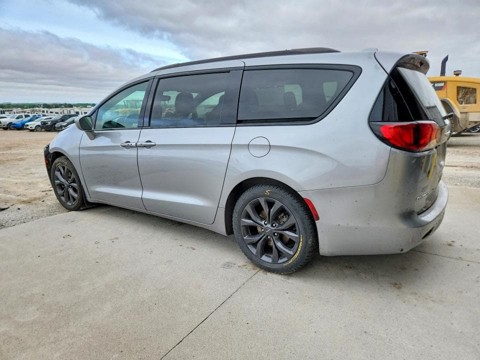 2020 CHRYSLER PACIFICA TOURING 2