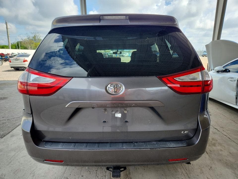 2017 TOYOTA SIENNA LE 6